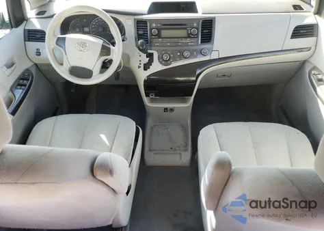 2011 Toyota Sienna z USA, uszkodzony, nr VIN 5TDZK3DC2BS008933